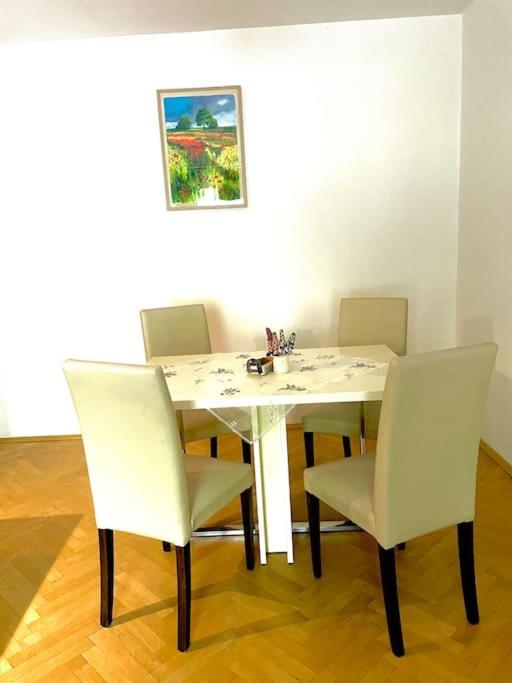 2,5 Izbovy Apartman V Ruzinove S Parkovanim Zdarma Pozsony Kültér fotó